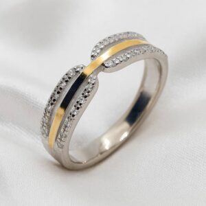 ANEL DE PRATA C/FILETE OURO 10KL E 28 PEDRAS