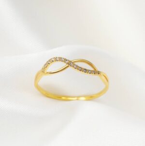 ANEL DE OURO 10K C/ PEDRAS PESO MÉDIO 1,2 GR