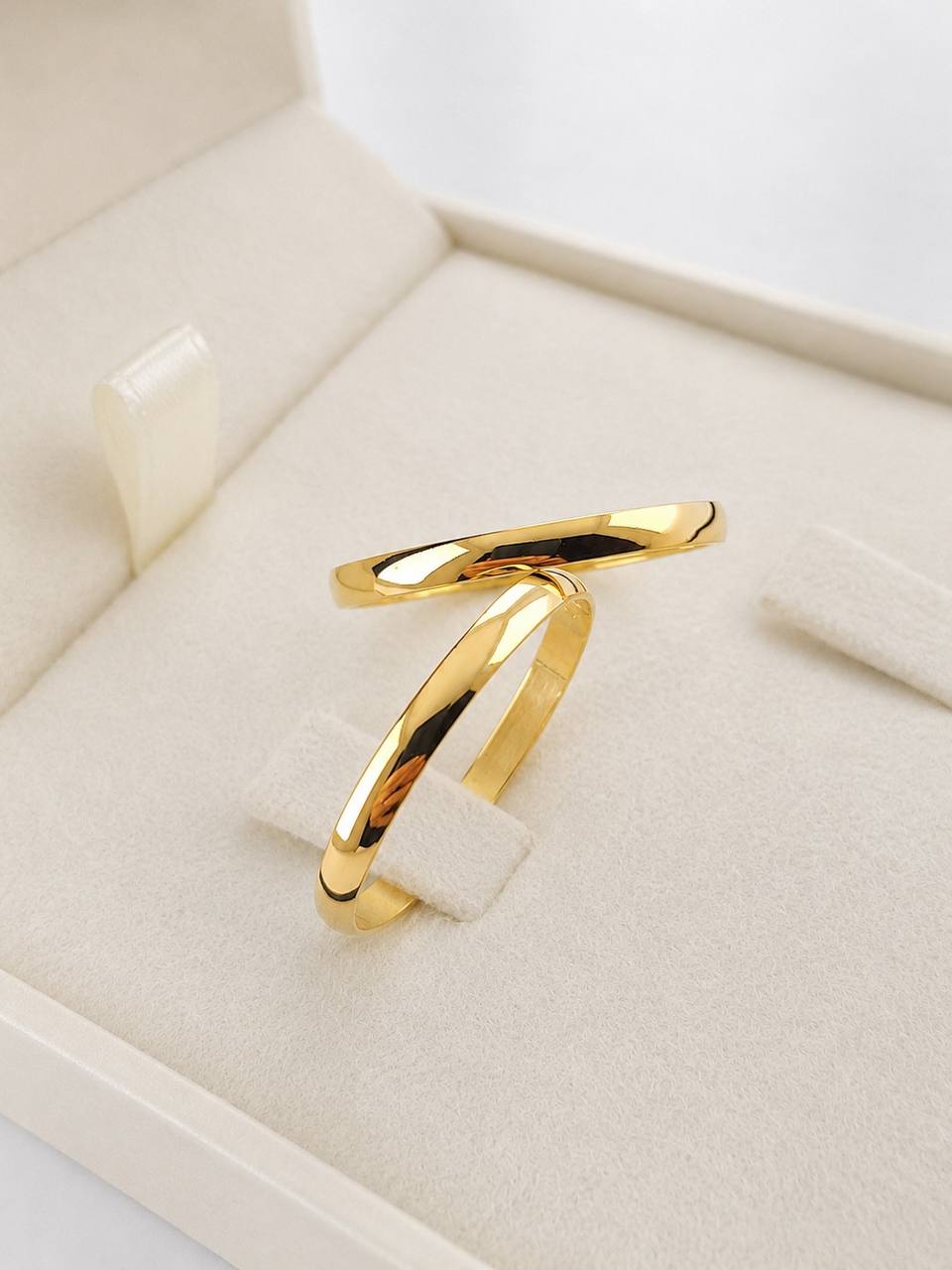 ALIANÇA OURO 18K DE 2MM COM APROXIMADAMENTE 3 GRAMA O PAR - Imagem 3