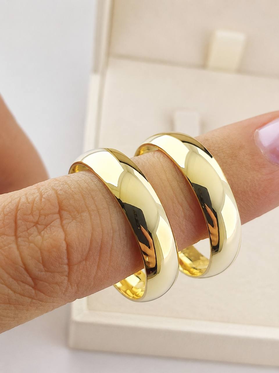 ALIANÇA OURO 18K DE 8MM COM APROXIMADAMENTE 10 GRAMA O PAR - Imagem 2