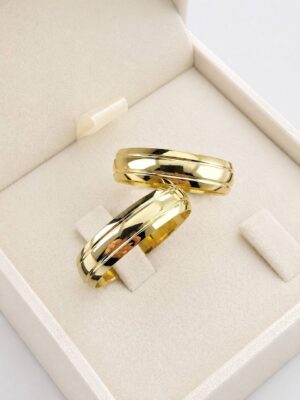 Par de Alianças Redondas em Ouro 18K com dois frisos lateral – 5 mm | 6 g