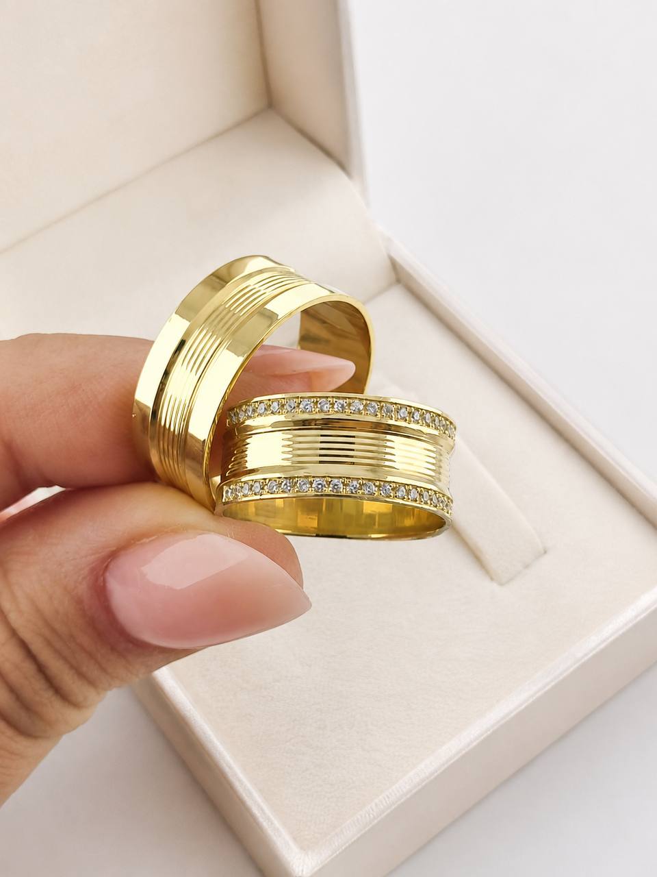 Par de Alianças em Ouro 18K – 9mm | 14 g | 40 Pedras - Imagem 2